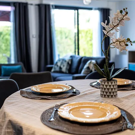 Magny's Oasis - Disneyland 5min - Private Parking - Terrace & Garden Feriehus