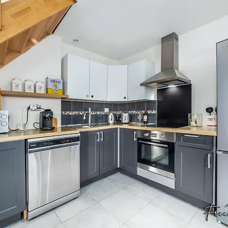 Magny's Oasis - Disneyland 5min - Private Parking - Terrace & Garden Holiday home *